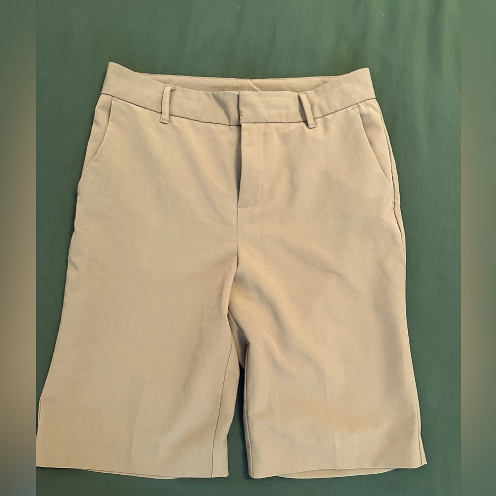 Worthington Bermuda short slacks, tan size 4